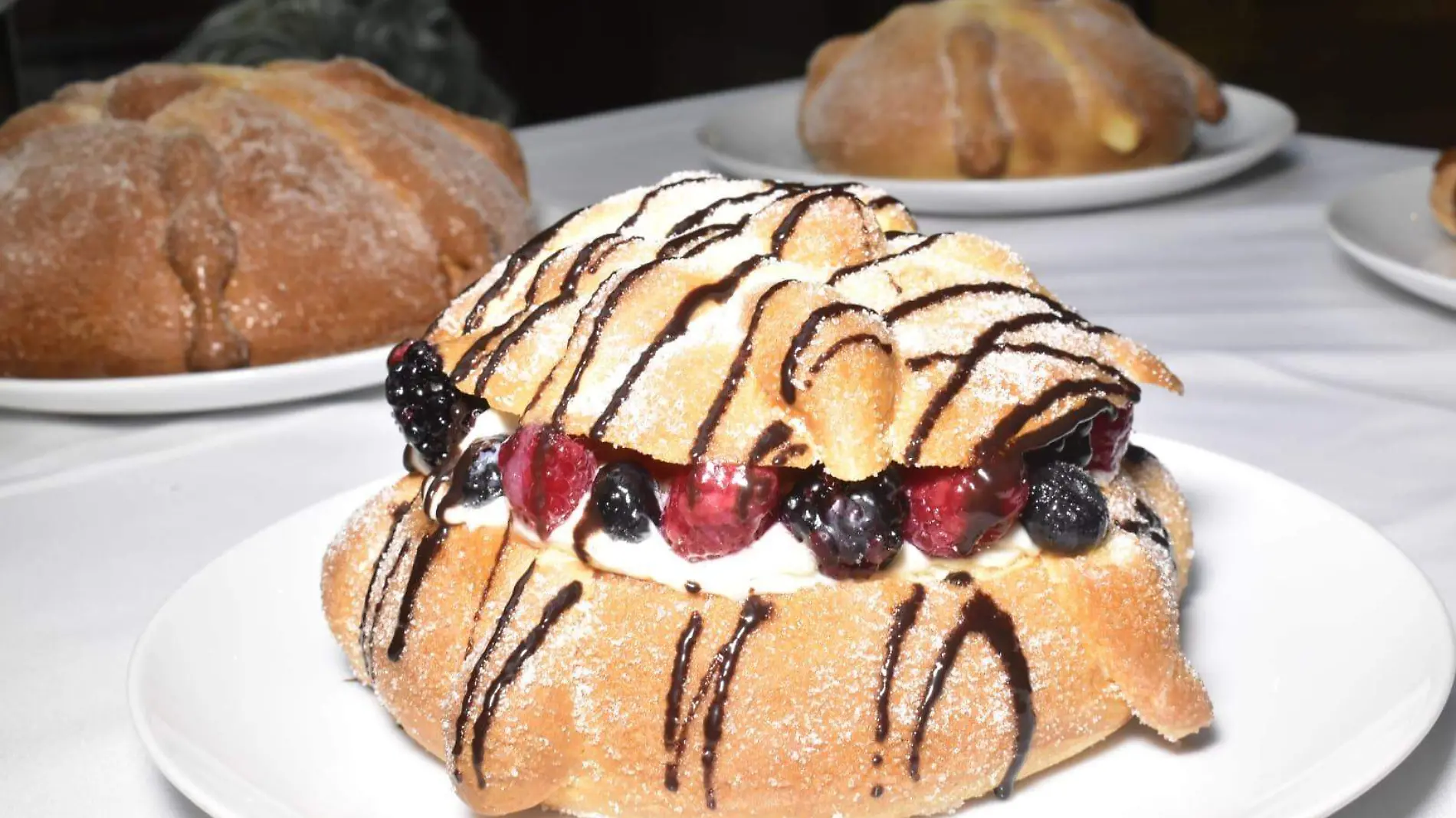 El pan de muerto en su versión gourmet es del gusto de los comensales